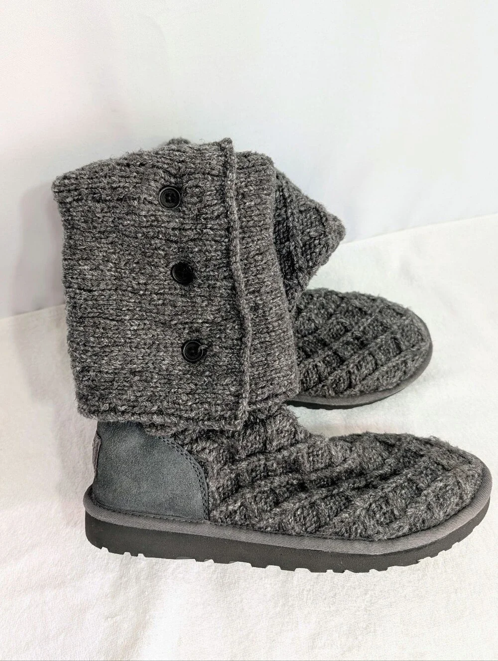 UGG Classic Cardy Knit Woven Boots Women’s US 9 Sheepskin Lined 3 Button Gray